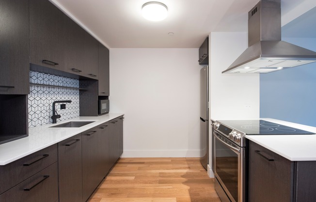2 beds, 1 bath, $9,000, Unit 9E