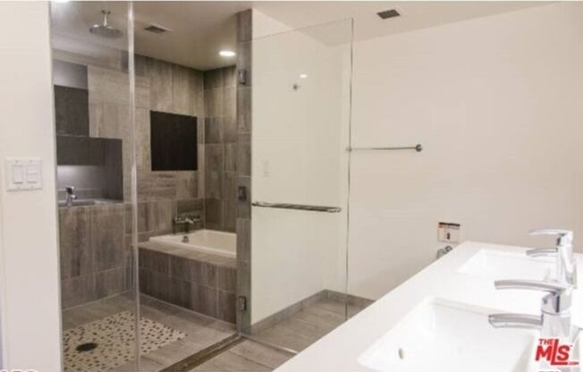2 beds, 2 baths, 1,360 sqft, $4,100, Unit 1508