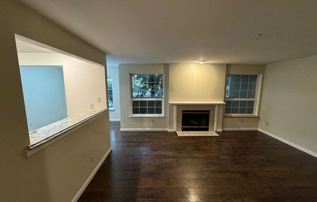 Charming 2BR/2BA Ground-Level Condo for Rent in Woodinville