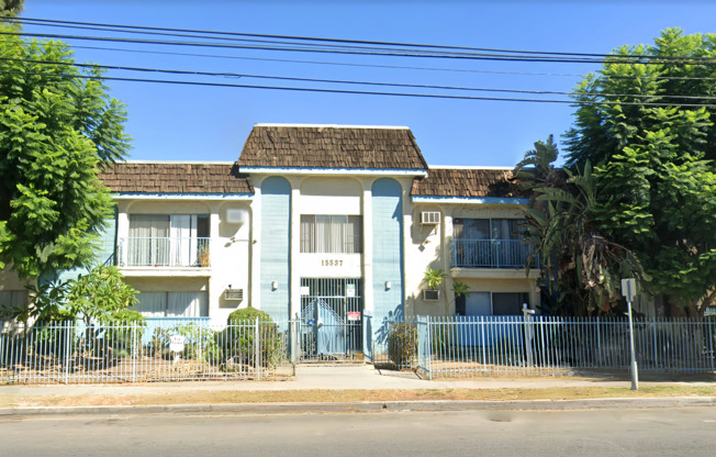 15537 Nordhoff St