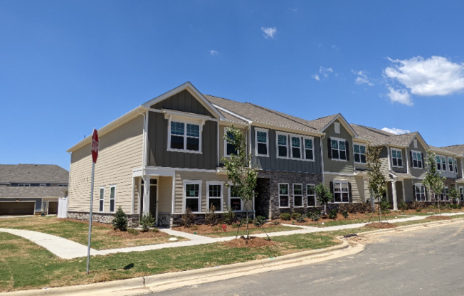 322 PLANTERS TRCE LN