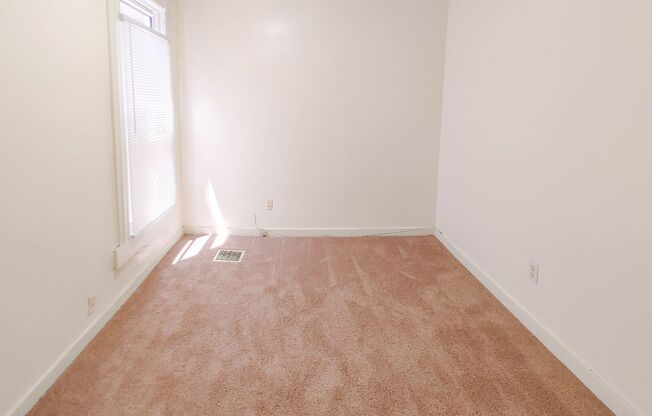 2 beds, 1 bath, $1,200, Unit 133.5