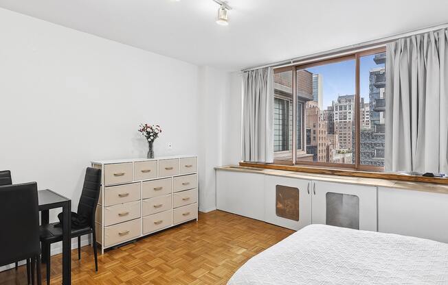 1 bed, 1 bath, $3,250, Unit 17I