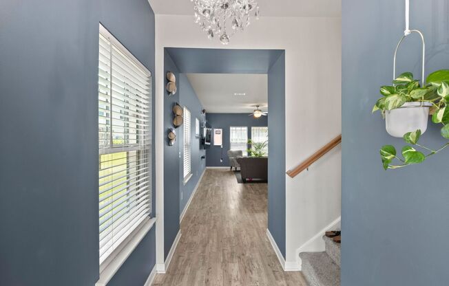Gorgeous 3 BR/2.5 BA Townhome in Marietta-End Unit!