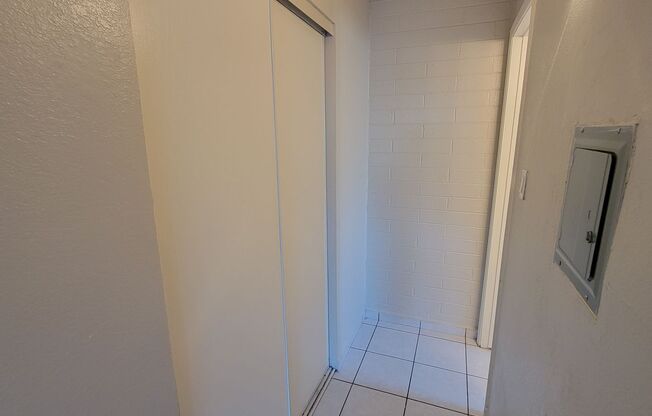 Studio, 1 bath, 400 sqft, $749, Unit 01