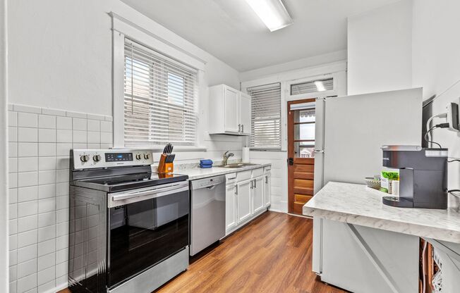 1 bed, 1 bath, $2,100, Unit Columbia STR 2F