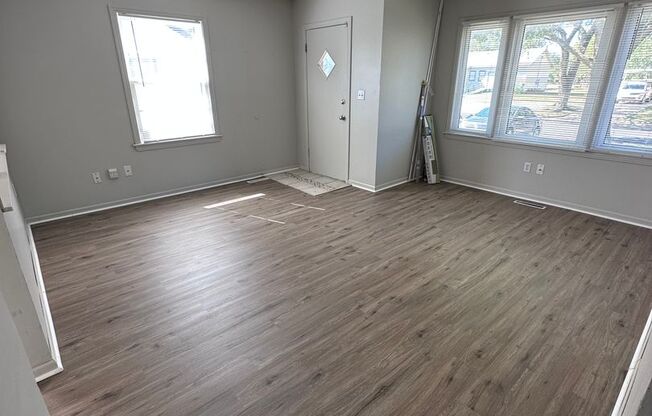 $1250 - 3 bed 1.5 bath - Single Family Home located in the McCormick Neighborhood