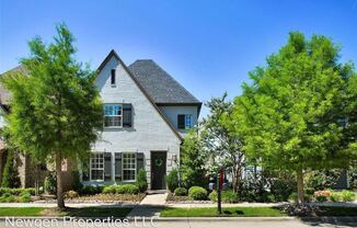 2221 Longwood Drive
