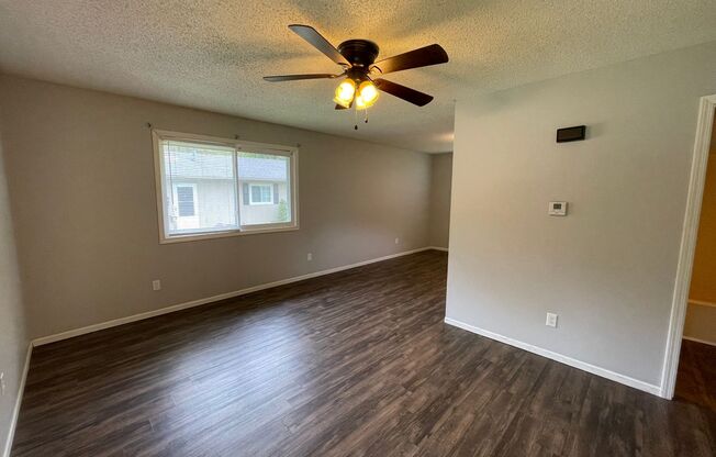 2 beds, 1 bath, 720 sqft, $695, Unit A