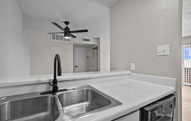 1 bed, 1 bath, 538 sqft, $1,170, Unit 12