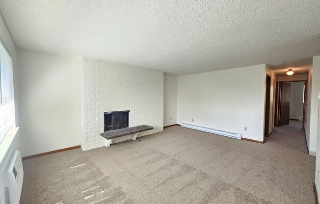 2 beds, 1 bath, $1,095, Unit 2237