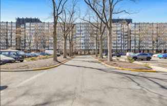 650 Sq. Ft. Open-Layout Studio on the 5th Floor of Gated River Park Condo, Just 2 Blocks from the Water