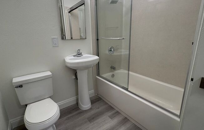 2 beds, 1 bath, 850 sqft, $2,225, Unit 9161-6