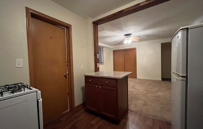 Studio, 1 bath, 325 sqft, $840