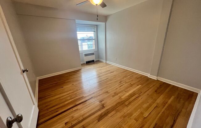 1 bed, 1 bath, 609 sqft, $1,450, Unit 422