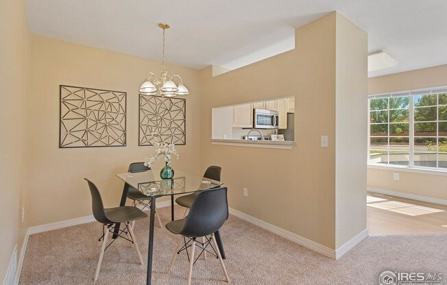 IMMACULATE 2 BED/1.5 BATH TOWNHOME IN LONGMONT - AVAILABLE NOW!