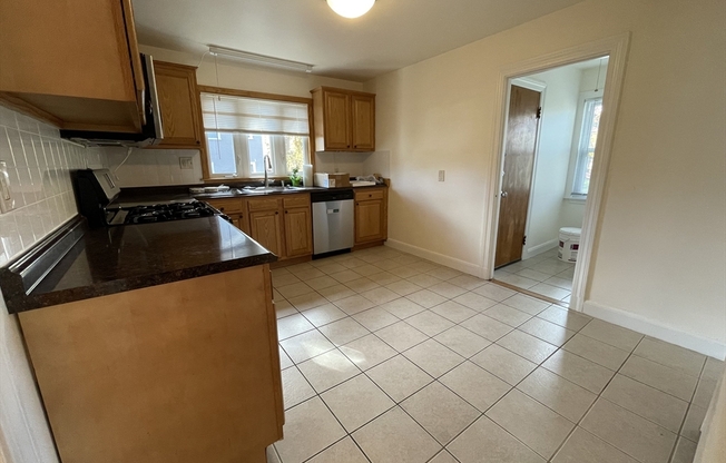 3 beds, 1.5 baths, 1,530 sqft, $4,200, Unit 2