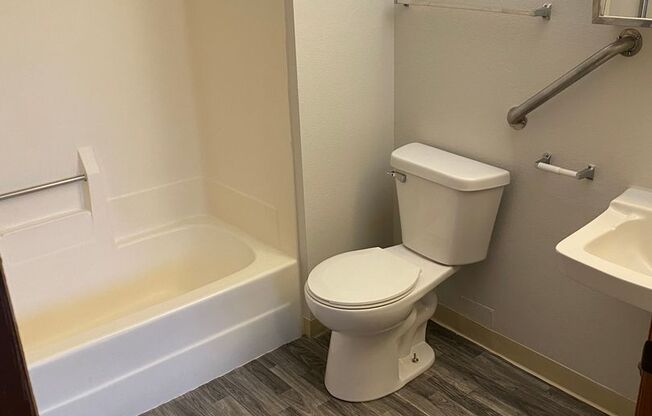 1 bed, 1 bath, 580 sqft, $650, Unit 1450-01