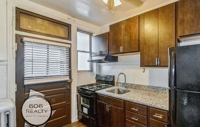 Rehabbed Units in Wonderful Oak Park!