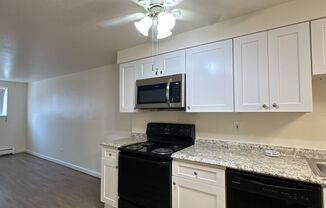 1 bed, 1 bath, 700 sqft, $995, Unit 1777-103