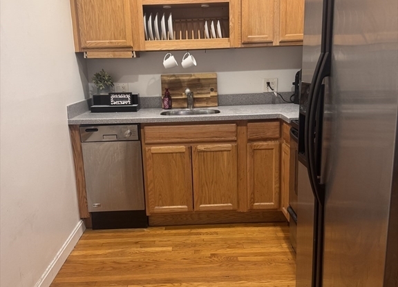 1 bed, 1 bath, 670 sqft, $2,800, Unit B2