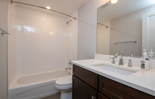 1021 17 ST NE