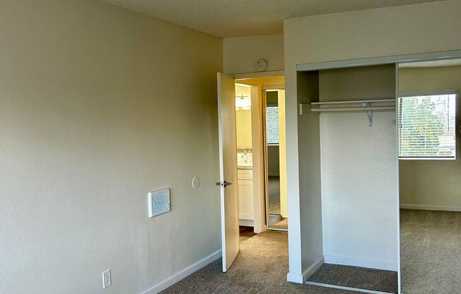 2 beds, 1 bath, 900 sqft, $2,525, Unit 8324-43