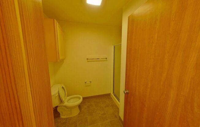 3 beds, 2 baths, $2,400, Unit 301