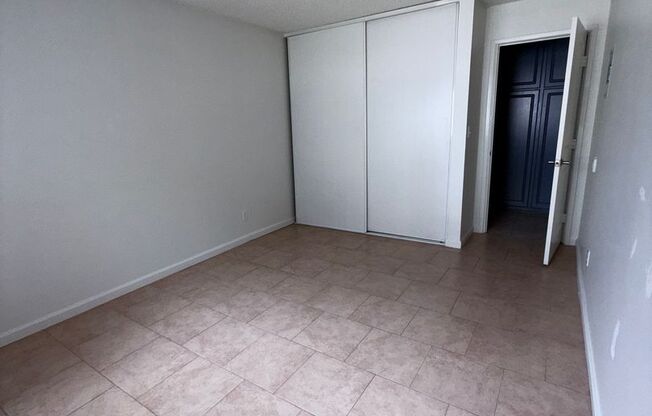 6101 CLYBOURN