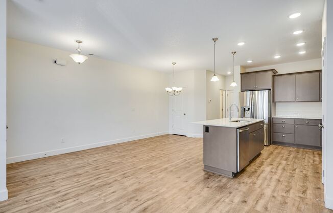 Beautiful 3 bed, 3 bath rental home in Reed's Crossing Neighborhood!