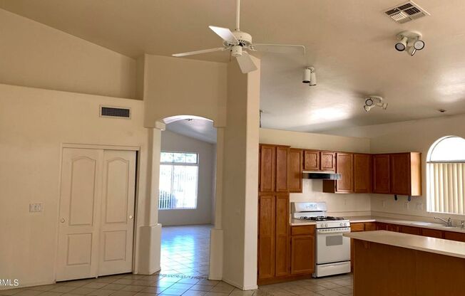 3 bed, 2 bath home w/den and 2 car garage in Goodyear!!