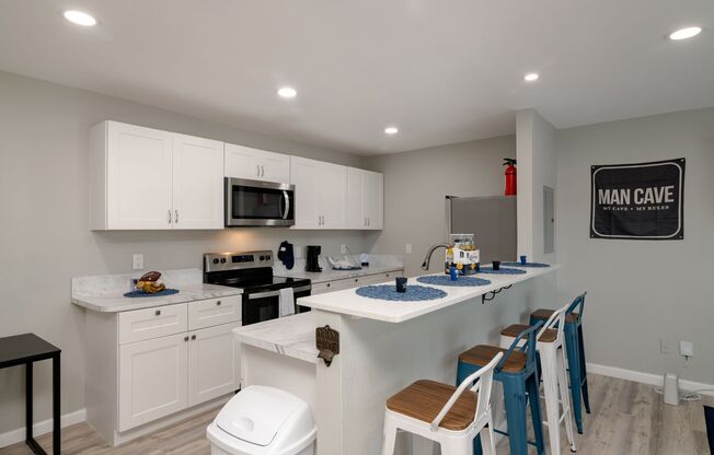 2 beds, 1.5 baths, 941 sqft, $1,725