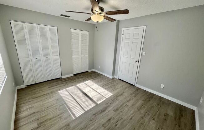 2 beds, 1 bath, 900 sqft, $1,400, Unit 10220 Unit B