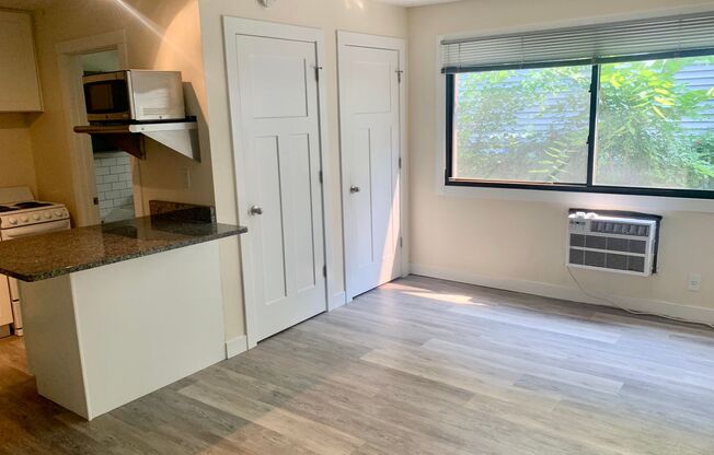 Studio, 1 bath, $725, Unit 07