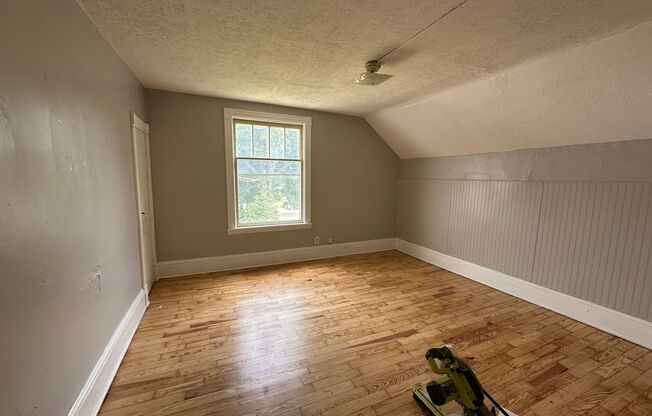 209 Gold NW - Apt 2 - Upper Unit – Great West Side Location!