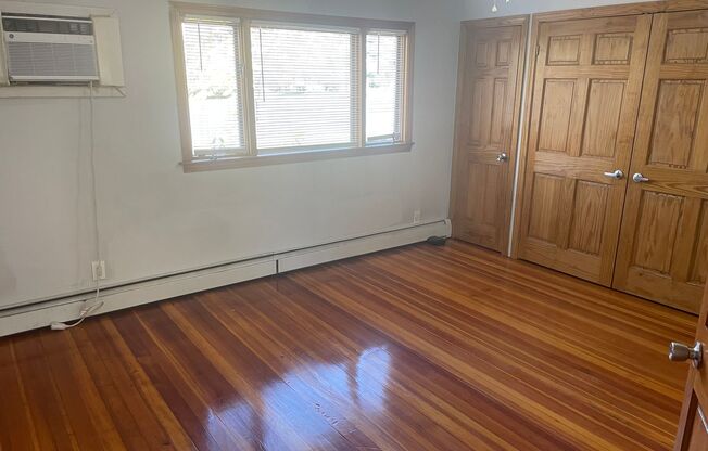 3 beds, 1 bath, $2,200