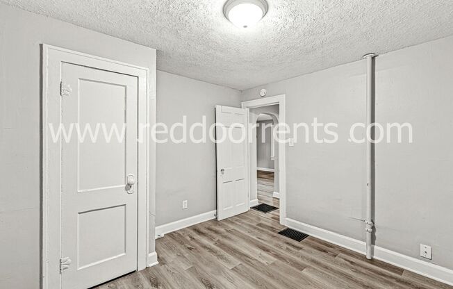 2 beds, 1 bath, $1,095