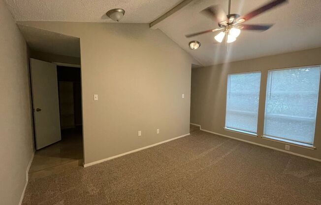 211 Turtle Creek Dr, Arlington TX 76010