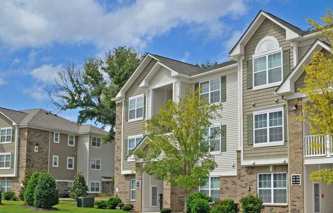 Vibrant Green Community at Killian Lakes Apartments and Townhomes, Columbia, SC, 29203