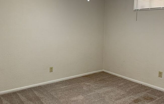 2 beds, 1 bath, 700 sqft, $865, Unit 9022