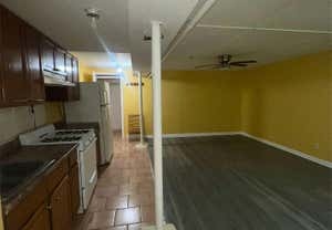 2 beds, 1 bath, $1,800, Unit G