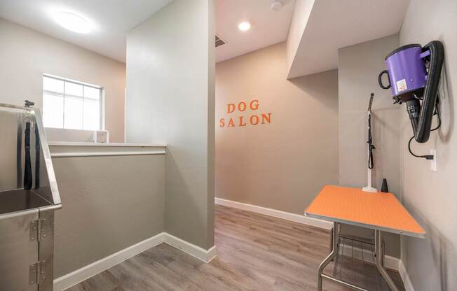 Dog grooming salon at Woodbridge Villas Apartments, Texas, 75048