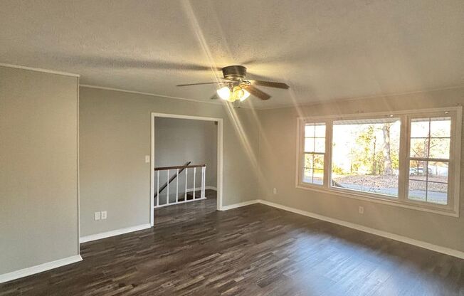 Newly Updated 4bd/3bth in Seymour!