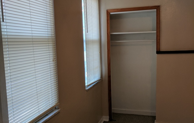 Cozy 2 Bedroom Apartment with Backyard Patio and Central Air Conditioning in South Side, Pittsburgh, PA