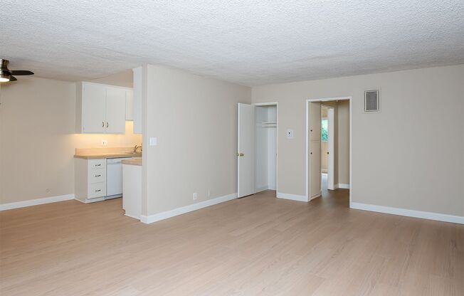 2 beds, 2 baths, 964 sqft, $2,495, Unit 160-02