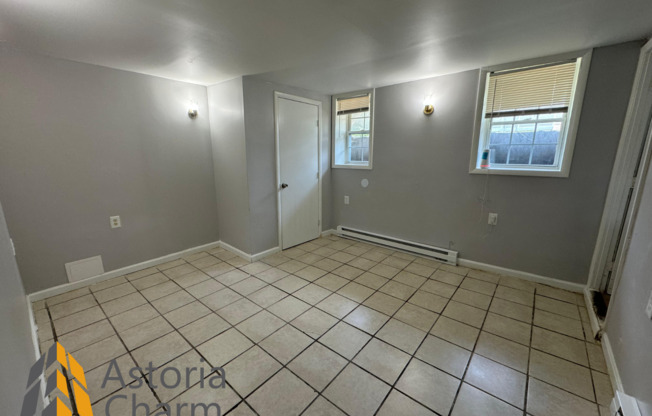 1 bed, 1 bath, $900, Unit 3508 Clifton Ave Unit D1