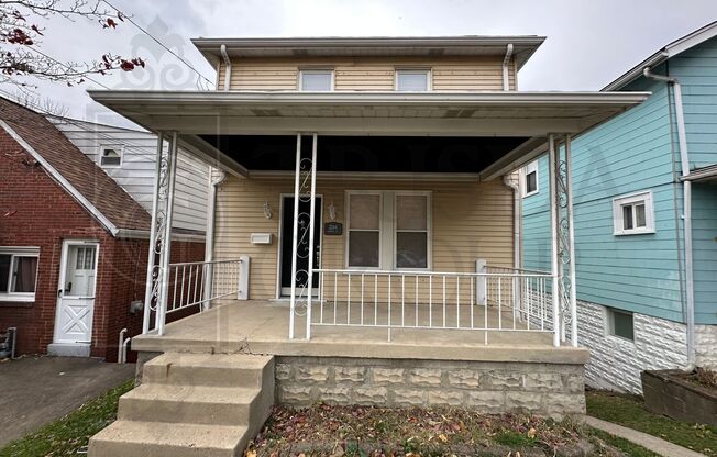 Avail Nov 10th: Beechview Single Family Home w/ Fenced Yard, Classic Hardwood Floors, Central AC, Washer/Dryer