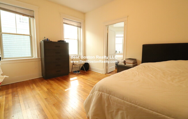 91 Trowbridge St