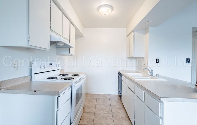 2 beds, 1 bath, 825 sqft, $1,350, Unit D