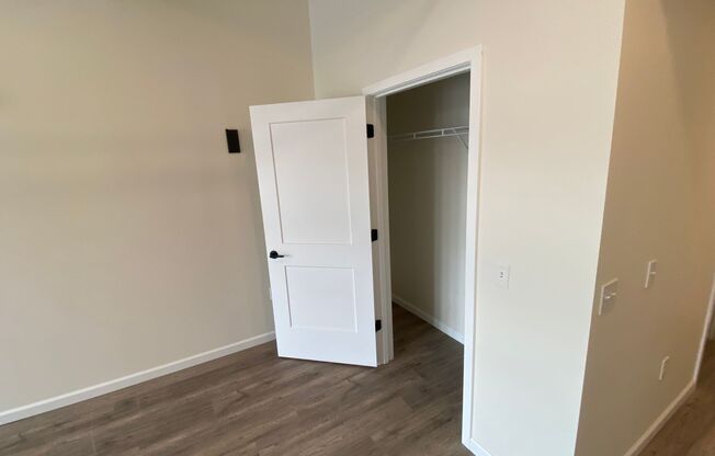 Studio, 1 bath, 398 sqft, $1,325, Unit 221